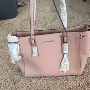 Michael Kors Leather Voyager Tote - FAWN - Brand New